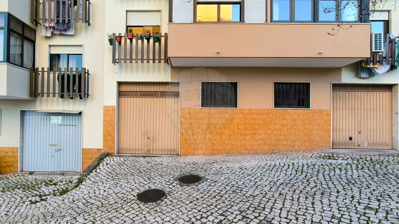 Garagem  à venda em Arroja