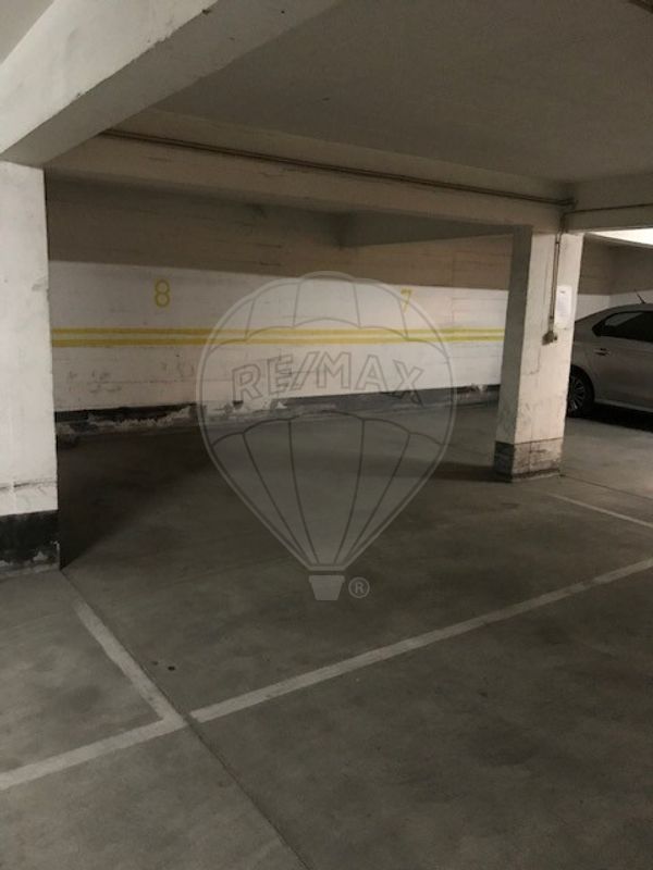 Garagem  à venda em Sintra