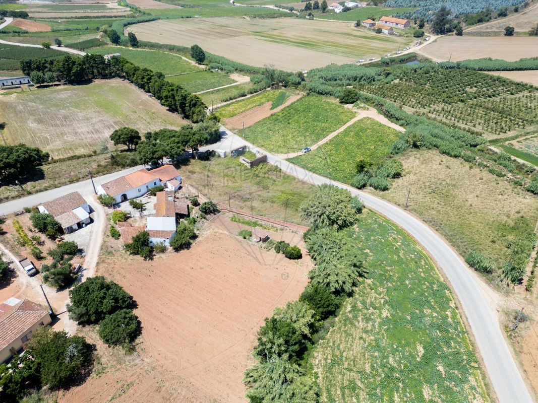 Moradia T0 à venda em Casal Vale da Quinta