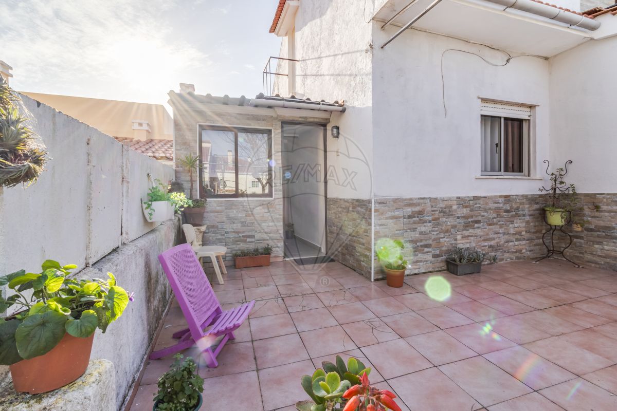 Moradia T2 à venda em Odivelas