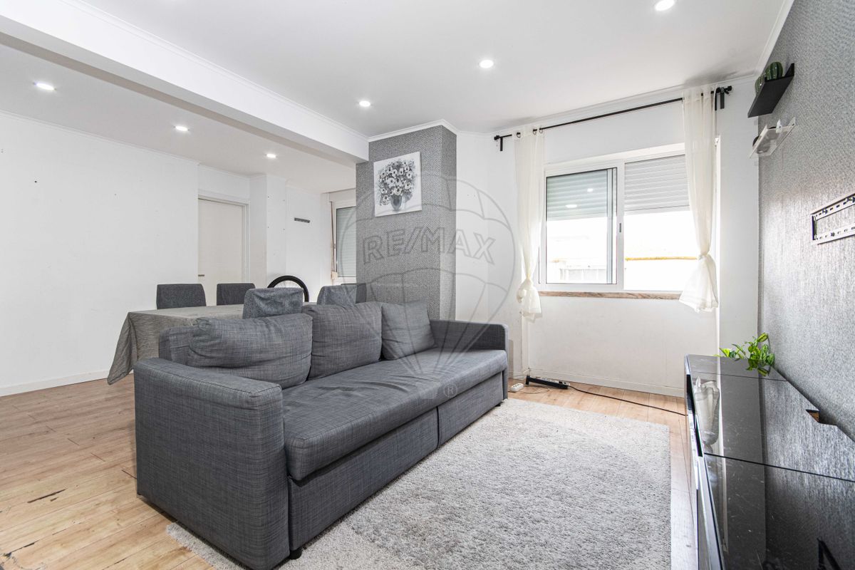 Apartamento T3 à venda em Amadora