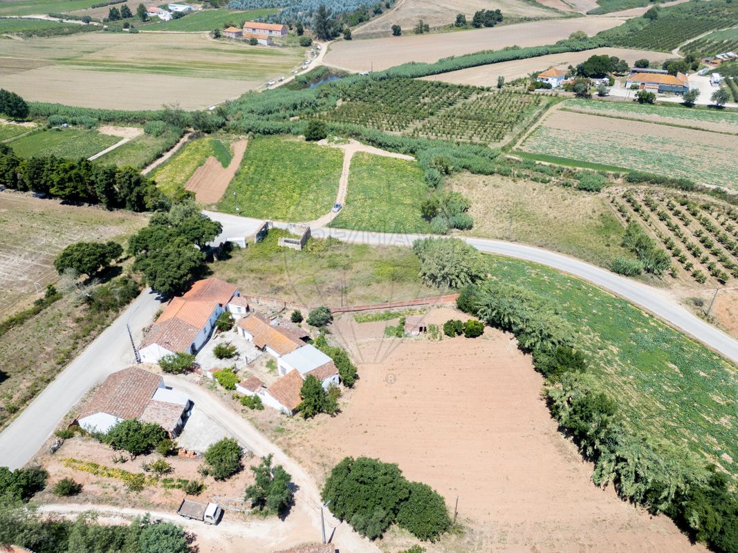 Moradia T0 à venda em Casal Vale da Quinta