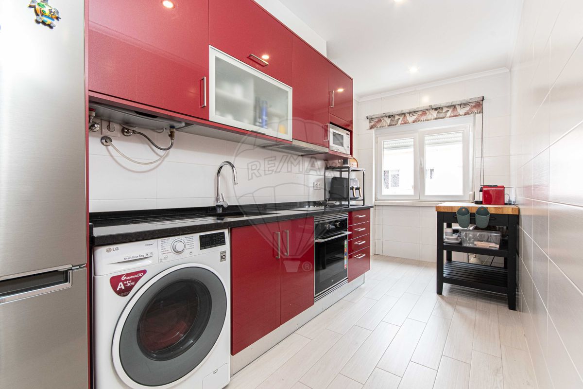 Apartamento T2 à venda em Amadora