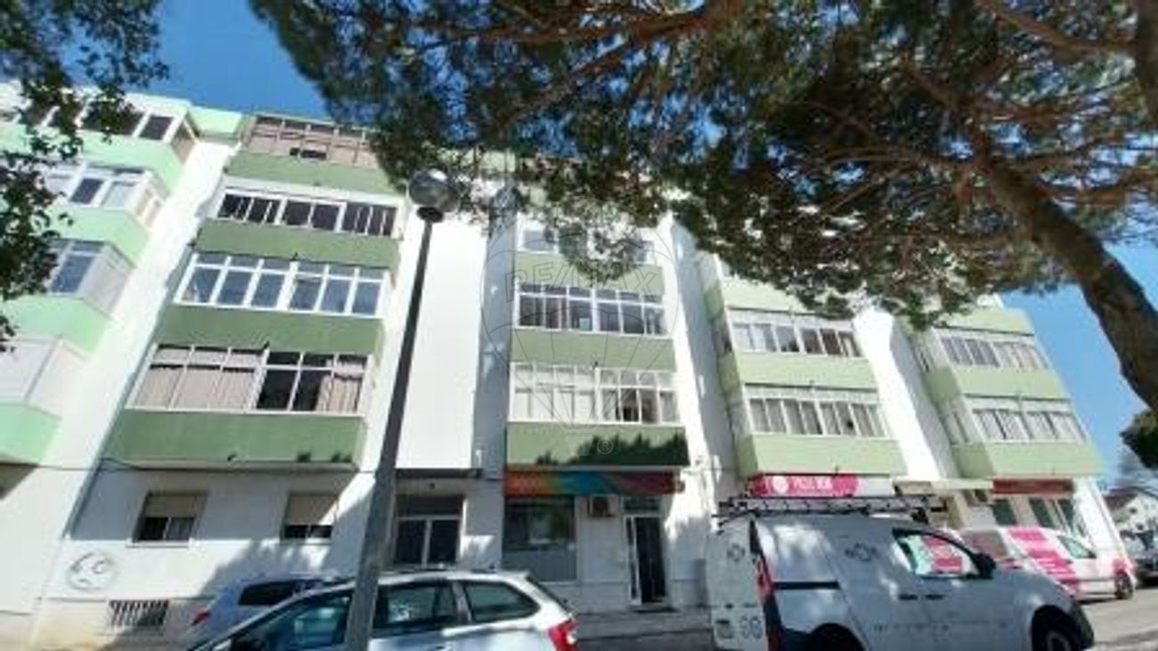 Apartamento T3 à venda em Massamá