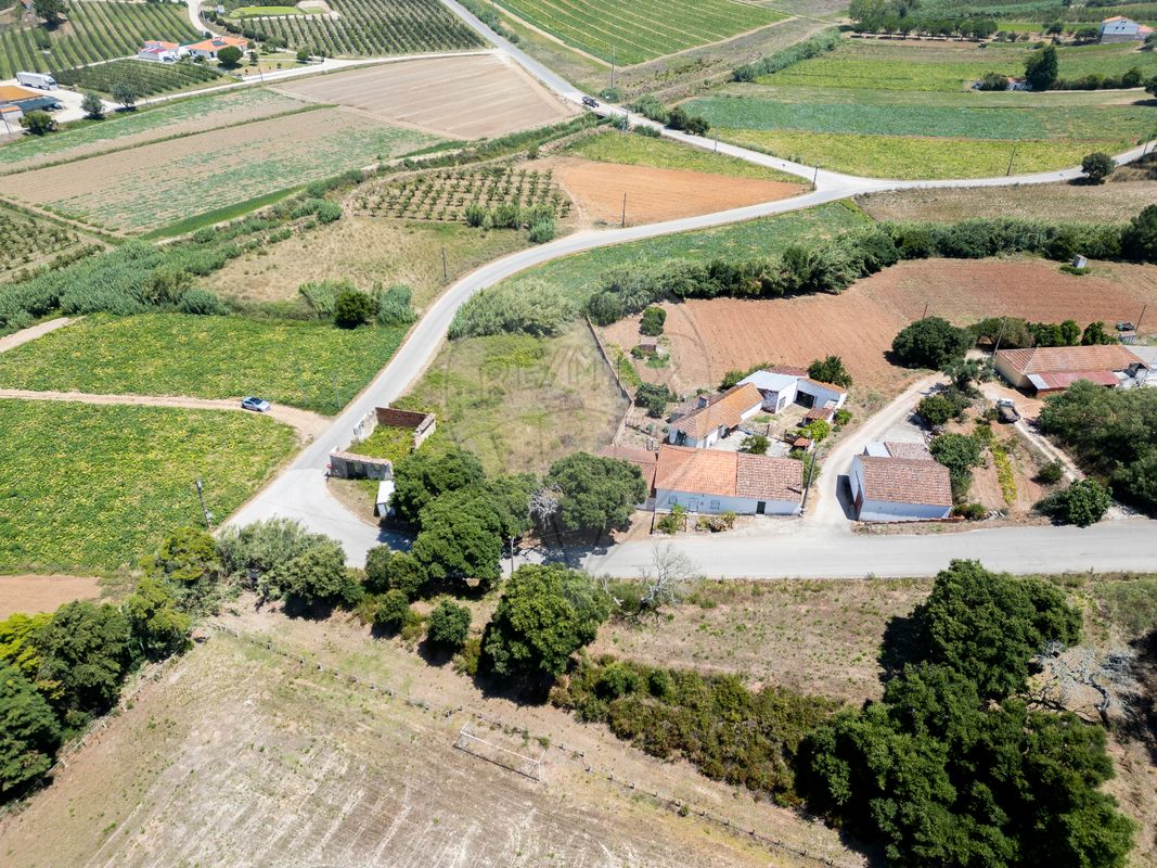 Moradia T0 à venda em Casal Vale da Quinta