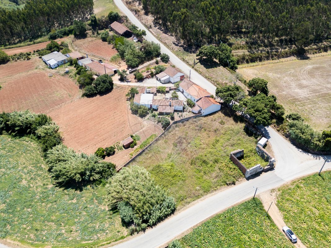 Moradia T0 à venda em Casal Vale da Quinta