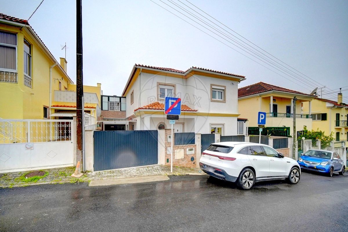 Moradia T4 à venda em Loures