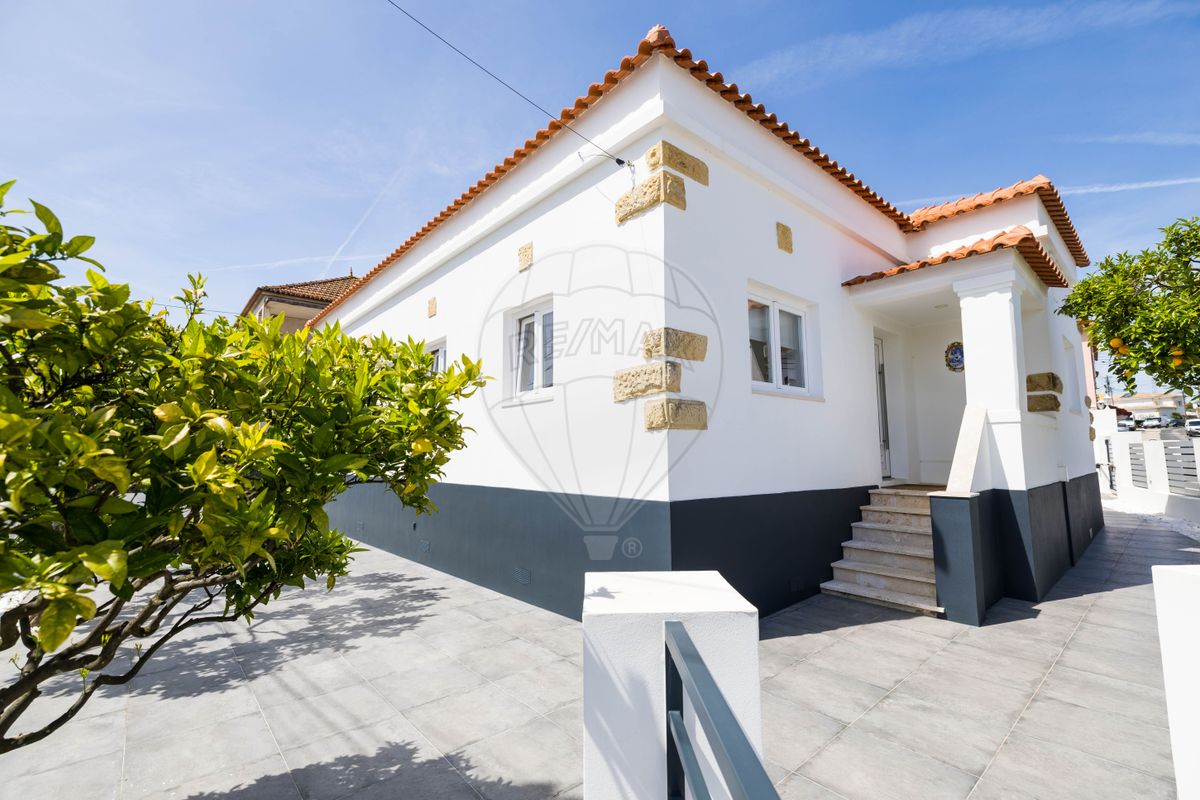 Moradia T4 à venda em Loures