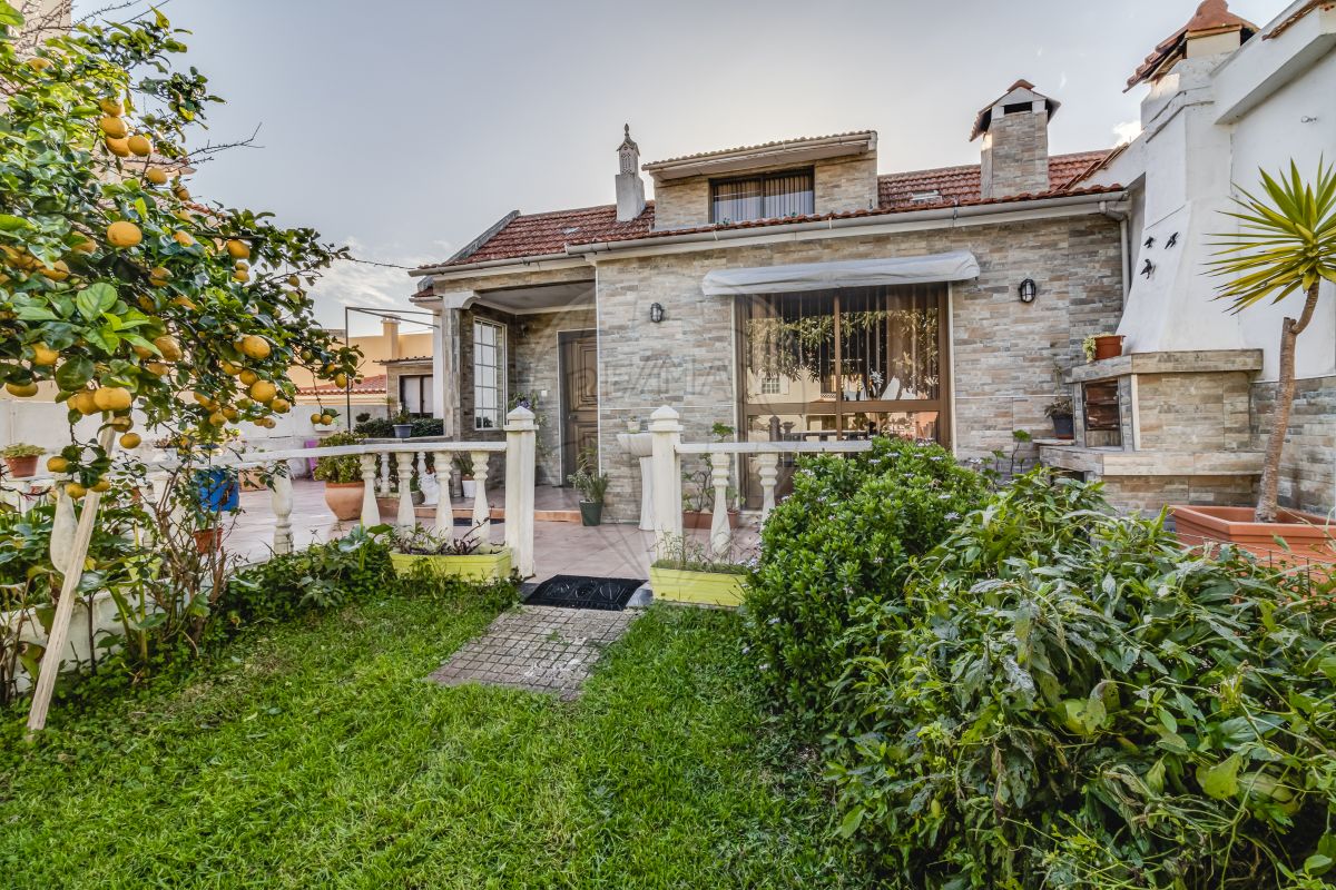 Moradia T2 à venda em Odivelas