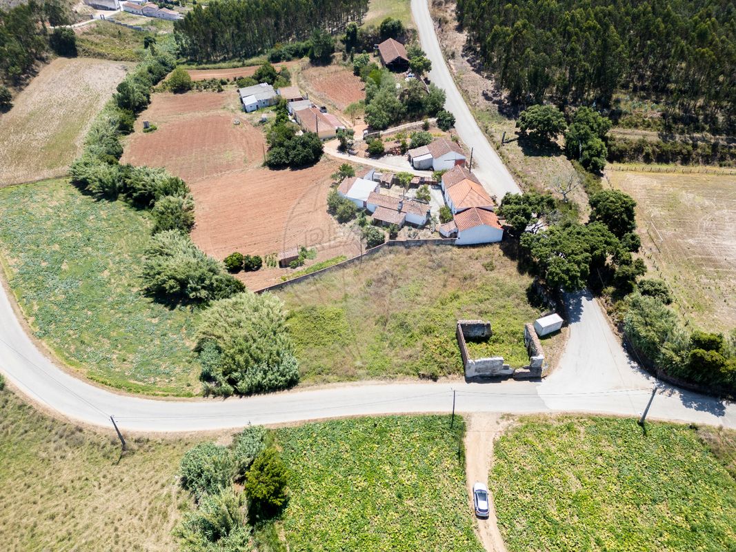 Moradia T0 à venda em Casal Vale da Quinta