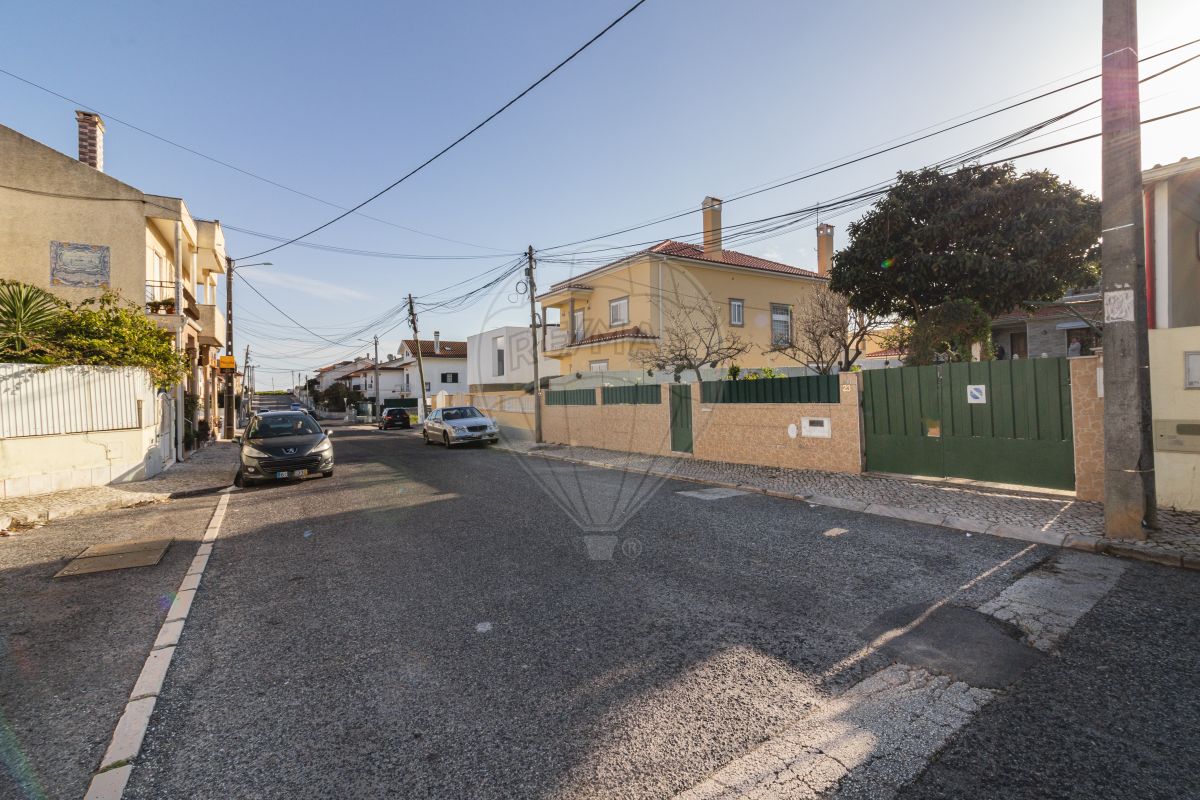 Moradia T2 à venda em Odivelas