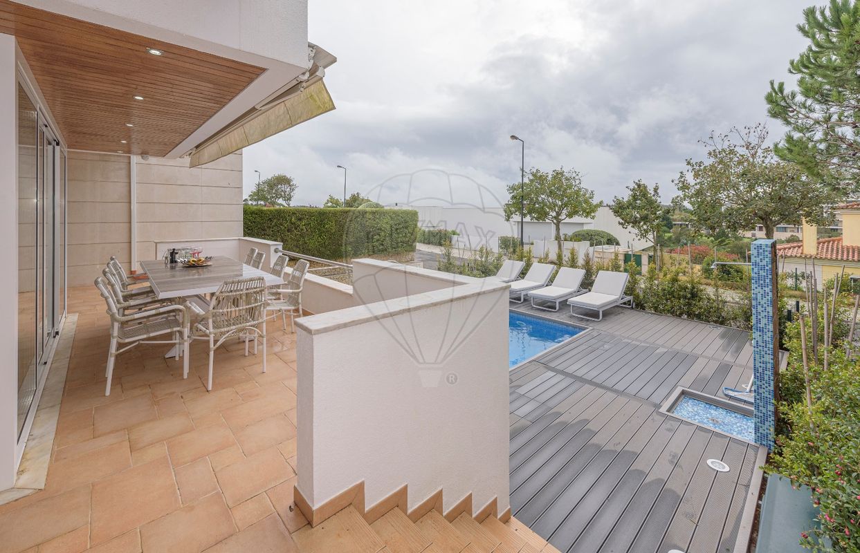 Moradia T5 à venda em Belas Club de Campo