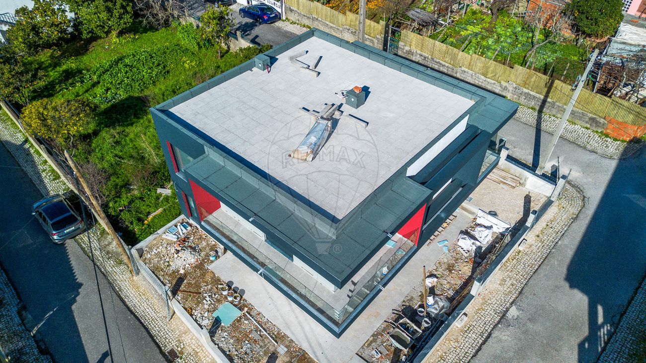 Moradia T3 à venda em Odivelas