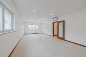 Moradia T4 à venda em São João da Madeira