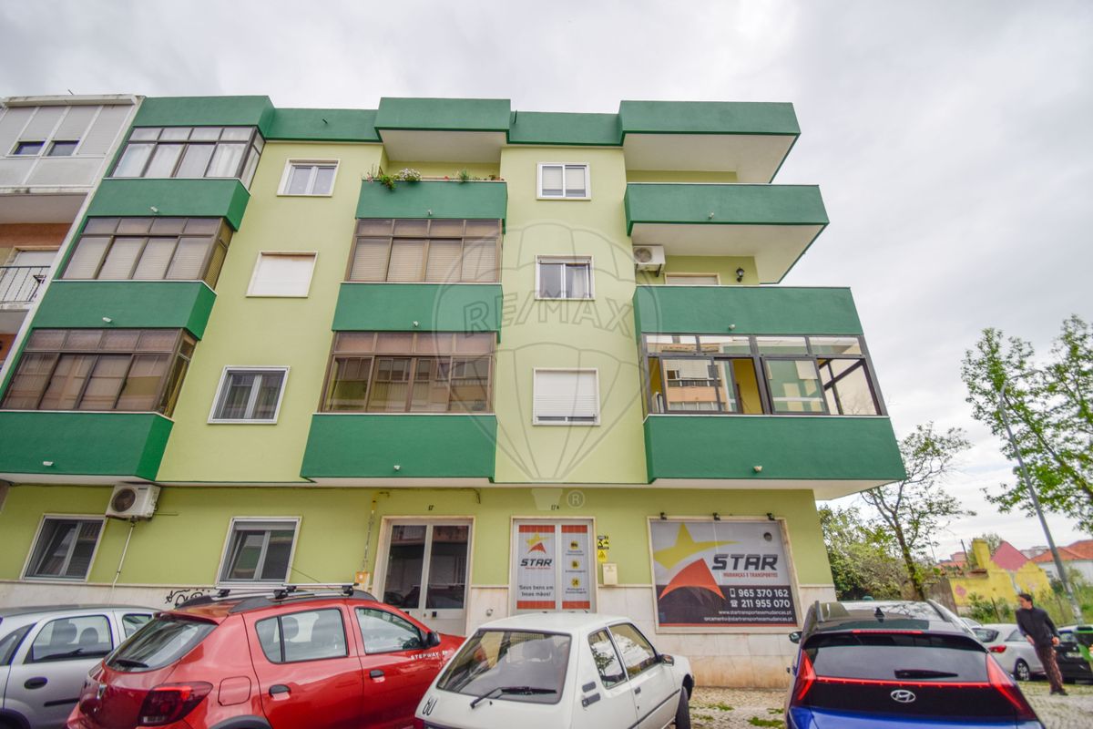 Apartamento T3 à venda em Amadora