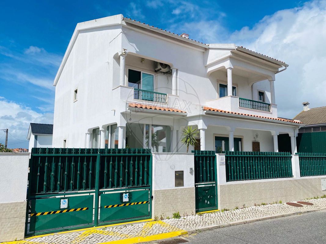 Moradia T5 à venda em Casal Novo