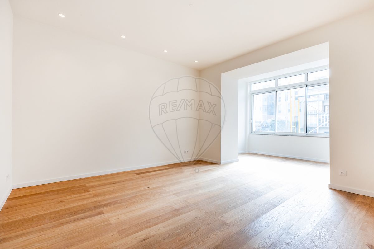Apartamento T3 à venda em Av. da Republica