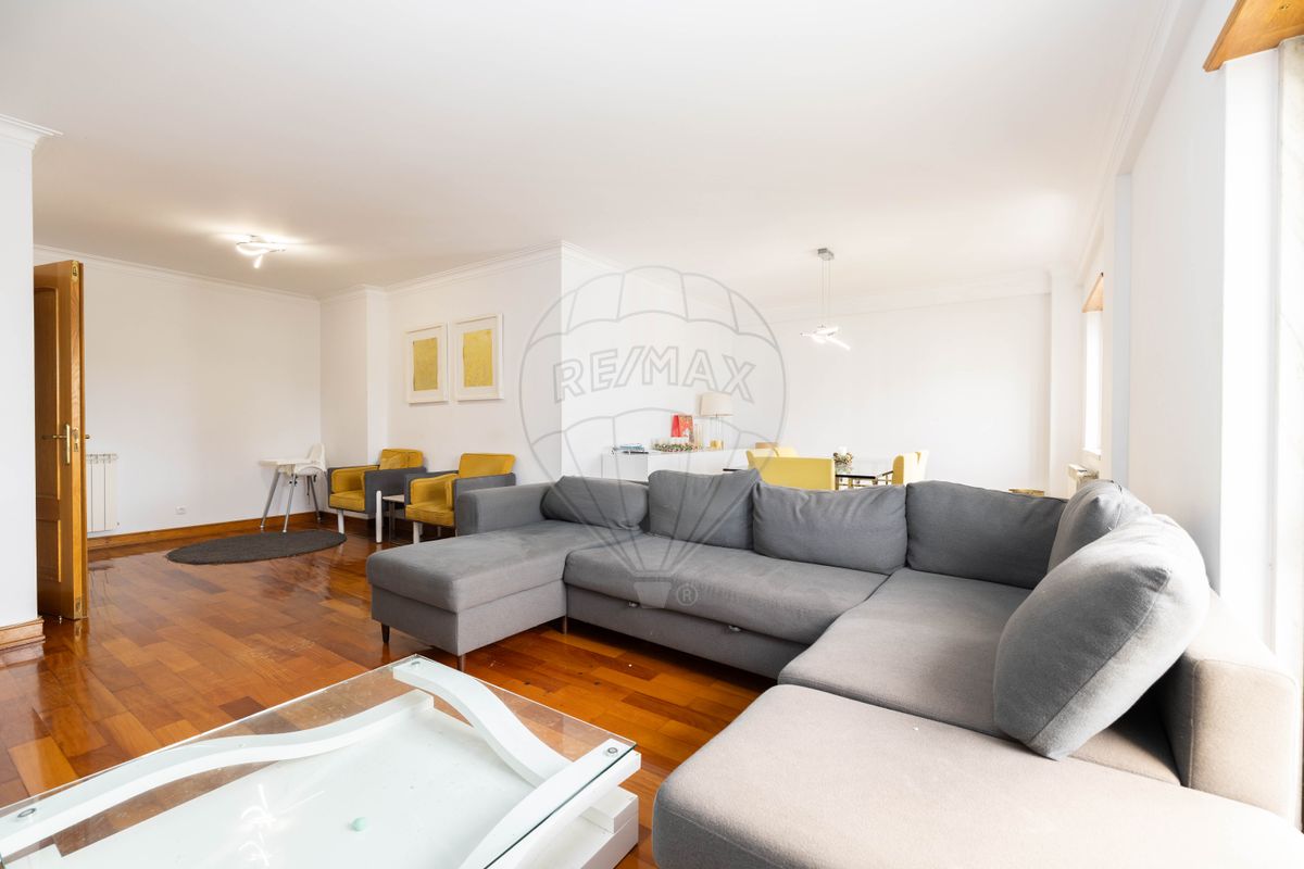 Apartamento T5 à venda em Odivelas