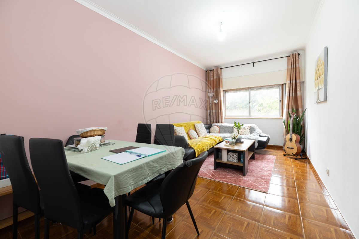 Apartamento T2 à venda em Amadora