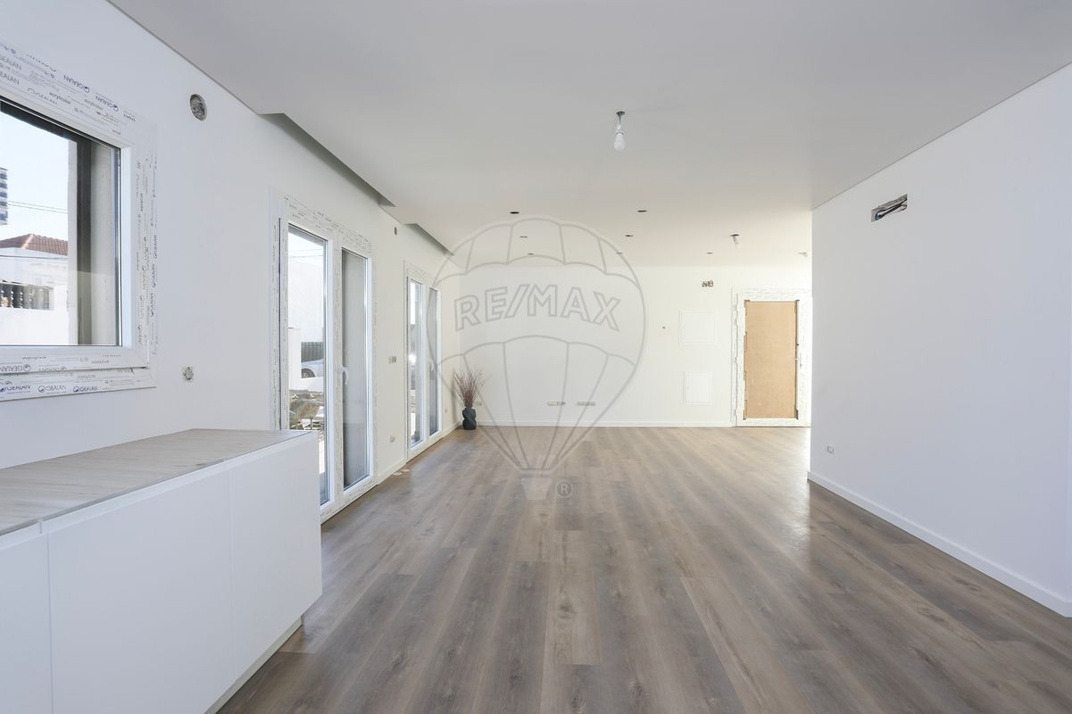 Moradia T3 à venda em Odivelas