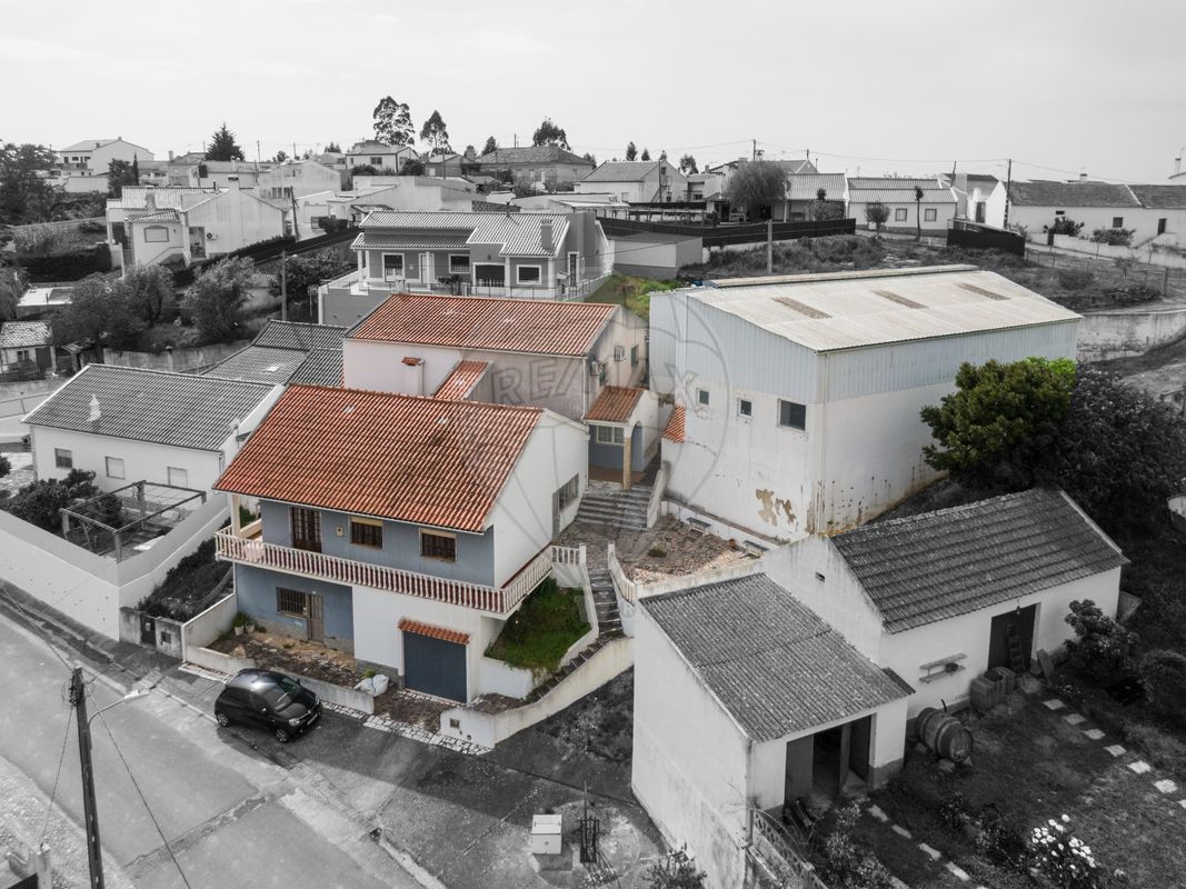 Moradia T3 à venda em Loubagueira