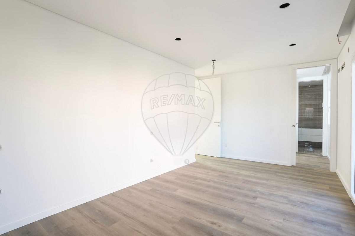 Moradia T3 à venda em Odivelas