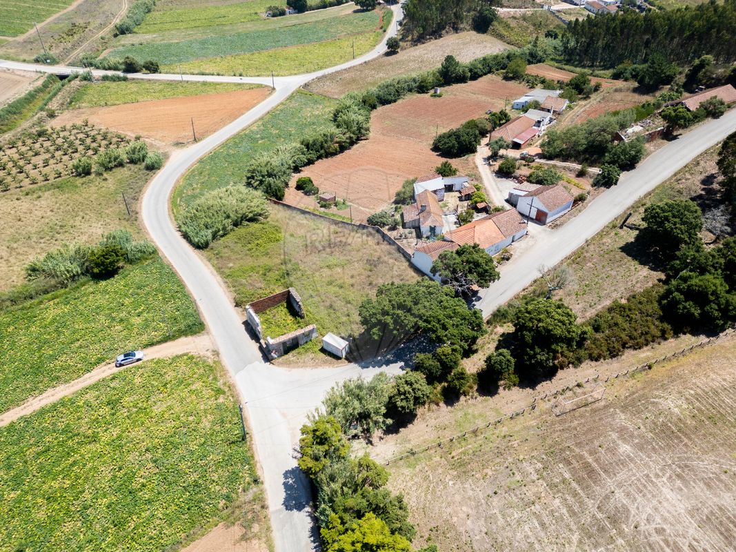 Moradia T0 à venda em Casal Vale da Quinta