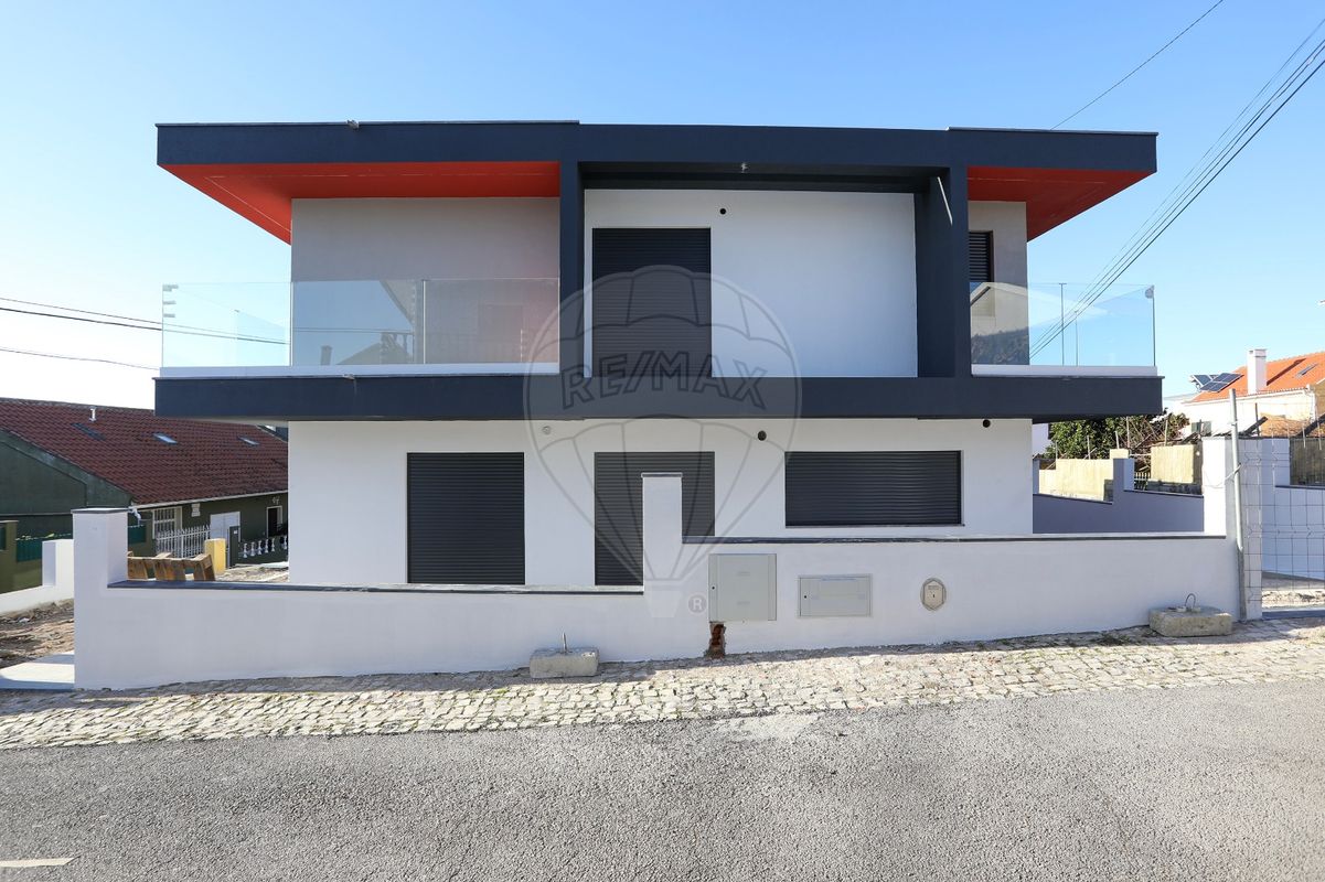 Moradia T3 à venda em Odivelas