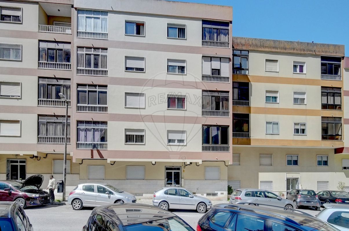 Apartamento T3 à venda em Belas